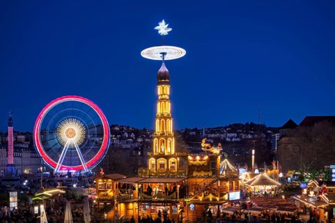 Christmas market with Christmas pyramid, Ferris wheel, New Palace, Jubilee Column, Concordia,