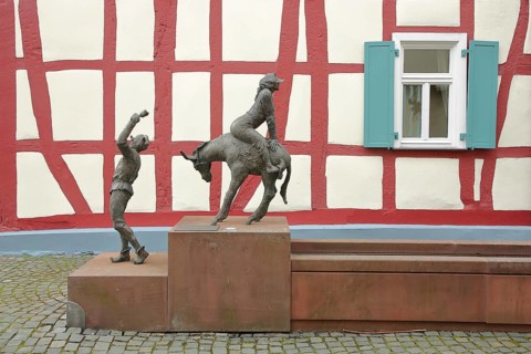 Carnival fountain by Walter Meffert 2001 with two sculptures, scene with historical custom at
