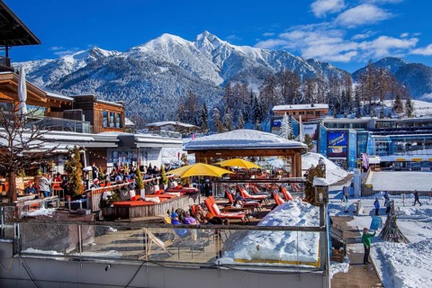 Sun terraces on the southern edge of the village with Reitherspitze 2374m in winter, Seefeld,