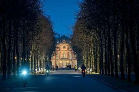 The light benches by artist Stefan Sous in the Hofgarten, entitled UV-A UV-B, 14 completely