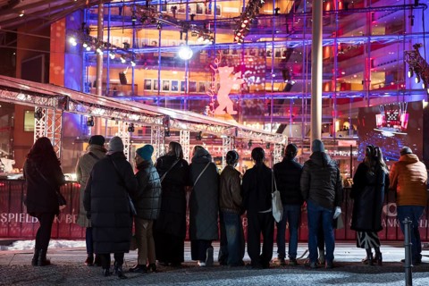 Onlookers in front of the award ceremonies of the 75th Berlinale at the Theater am Potsdamer Platz