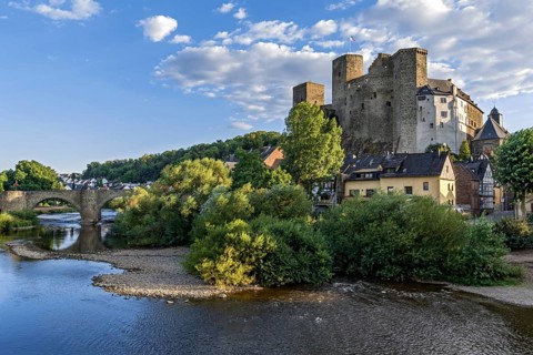 Old Lahn Bridge, Runkel Castle, hilltop castle from the high Middle Ages, ruins, Protestant church,