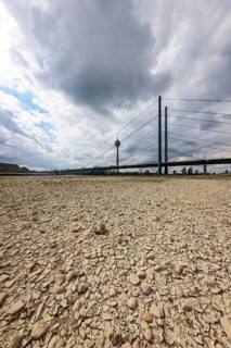 Düsseldorf, North Rhine-Westphalia, Germany, Dry riverbed in the Rhine in front of the