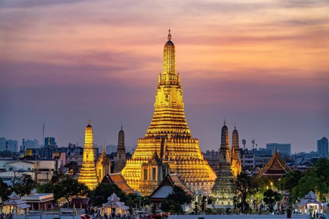 The Buddhist temple Wat Arun or Temple of Dawn and the Chao-Phraya River at dusk, Bangkok,