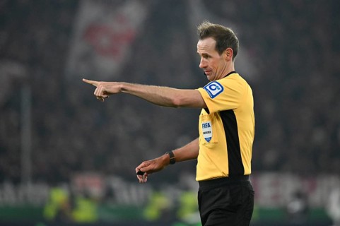 Referee Referee Sascha Stegemann Gesture Gesture DFB Cup, MHPArena, MHP Arena Stuttgart,