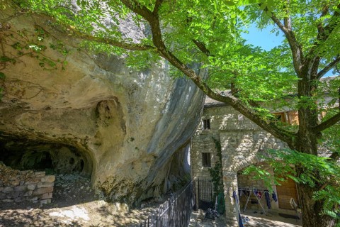 Place between rocks in the Tarn Gorge, Gorges du Tarn Causses, Castelbouc, Département Lozère,