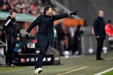 Coach Xabi Alonso Bayer 04 Leverkusen on the sidelines gesture gesture, behind coach Jess Thorup FC