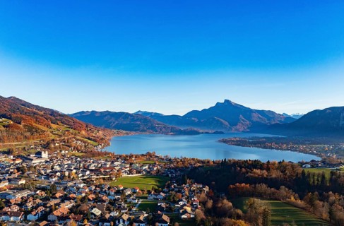 Drone shot, panorama, autumn landscape, Mondsee with Schafberg, Mondseeland, Salzkammergut, Upper