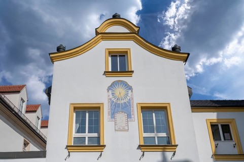 Sundial on an outbuilding from 1722, Allersberg, Middle Franconia, Bavaria, Germany, Europe