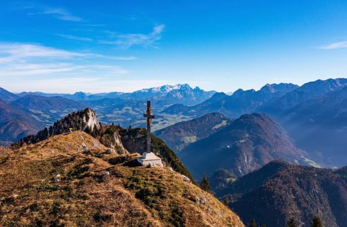 Drone shot, summit cross on the Schwarzer Berg with a view of the Gschirrwand Lammertal and