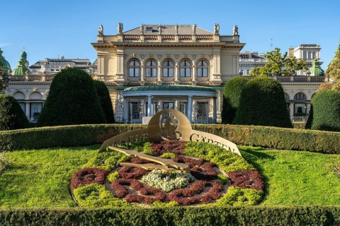 Flower clock and Kursalon Hübner in Vienna City Park, Vienna, Austria, Europe