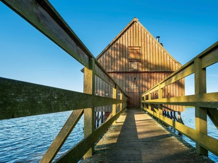 The stilt house in the house pond, Plothener Teichlandschaft, Plothener Teichgebiet, Naturpark