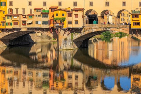 Ponte Vecchio and reflection in the river Arno, Florence, Tuscany, Italy, Europe