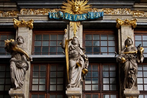 Baroque façade detail Pondereet men sura on the guild house Le Renard, Zum Fuchs, Grand-Place,