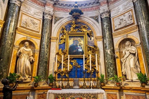 Interior of colorful marble decoration, Siena Cathedral or Cattedrale di Santa Maria Assunta,