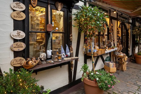 Shop with decorative items made of wood, Handwerkerhof am Königstor, Nuremberg, Middle Franconia,