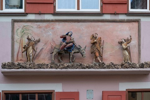 Figurative depiction, Flight to Egypt on a residential building, 18th century, Martin Luther Str.