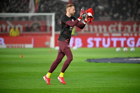 Goalkeeper Peter Gulacsi RasenBallsport Leipzig RBL (01) clapping his hands in encouragement during