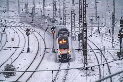 Winter weather, heavy snowfall, railway tracks in front of Essen main station, RE6, RRX, Rhine-Ruhr