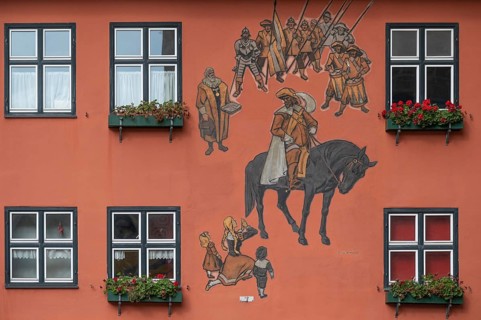 Wall painting on a residential building, showing the Kinderzeche, commemorating the peaceful