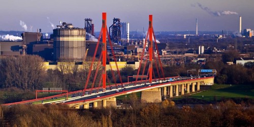 View from the Rheinpreussen spoil tip in Moers to the ThyssenKrupp plant with the A 42 motorway in