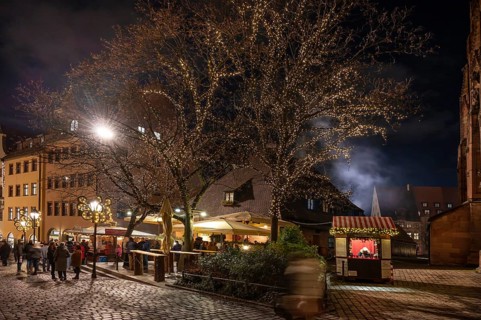 Christmas lighting at the Bratwursthäusle near St. Sebald, St. Sebald Church in the background,