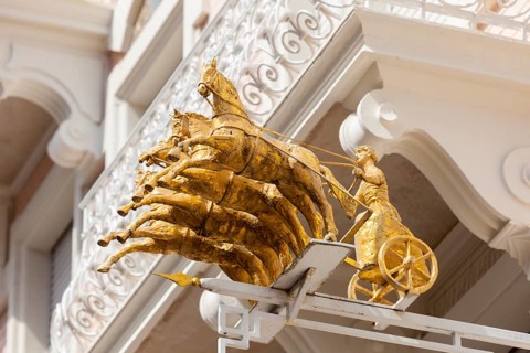 Quadriga as decoration on the façade of the Bockeler confectionery and pastry shop in the Lange