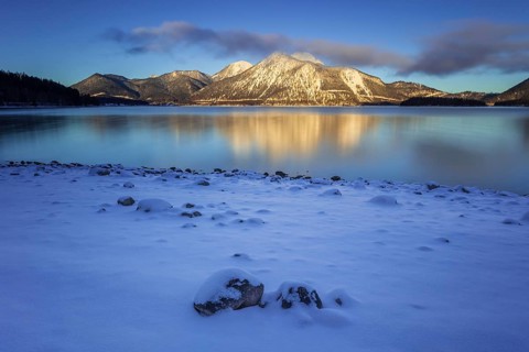 Morning light, sunrise, mountain lake, mountain landscape, reflection, winter, snow, long exposure,