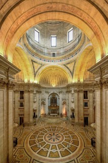 Church of Santa Engracia converted into National Pantheon, Central crossing and naves polychromed