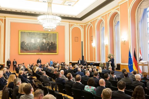 Kai Wegner (Governing Mayor of Berlin) delivers the laudatory speech in front of Friede Springer is