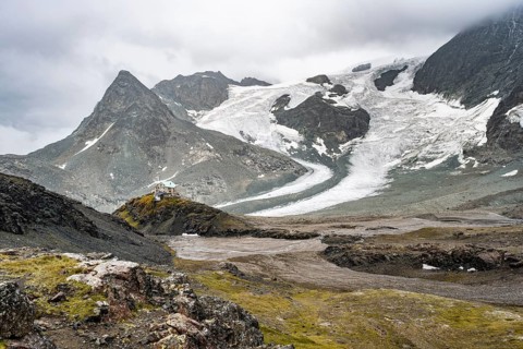 Mountain hut Cabane des Dix, mountain landscape, behind glacier Glacier de Cheilon, Valais, Western