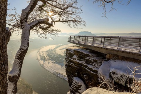 Floating viewing platform of the Basteiaussicht on a winter morning, view of the Elbe valley with