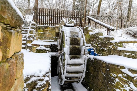 Small overshot waterwheel in the snow, Zschonermühle, Ockerwitz, Dresden, Saxony, Germany, Europe