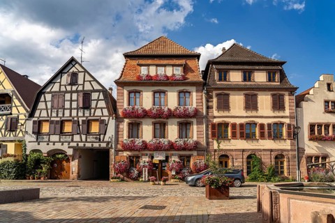 Half-timbered houses on the Place du docteur Pierre Walter in Bergheim, Alsace, France, Europe