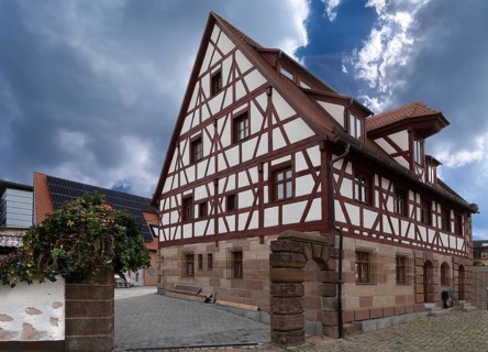 Former smithy with half-timbered upper storey and lift bay, dated around 1686, Laufamholzstraße 10,