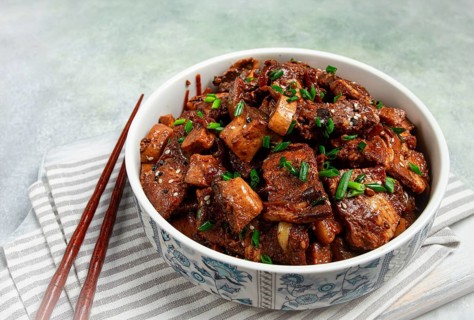 Bulgogi, with mushrooms, with sesame seeds and green onions, Korean cuisine, homemade, no people