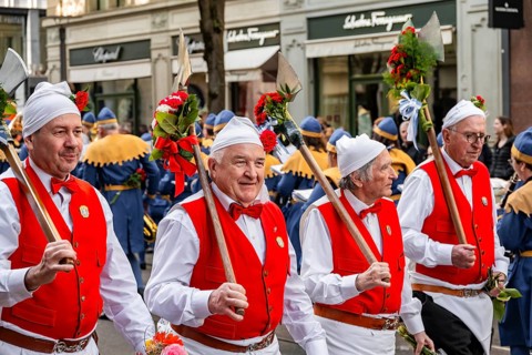 Historically costumed guild members, Zunft zum Widder, Zurich Old Town, Münzplatz, Sechseläuten or