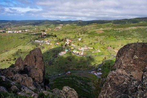 View from the Fortaleza de Chipude table mountain of the houses in the village of La Dehesa and the