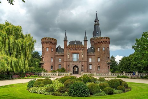 Schloss Moyland moated castle, Bedburg-Hau, Kleve district, North Rhine-Westphalia, Germany, Europe