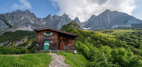 Mountain hut Ackerlhütte, rocky mountain peaks behind, Wilder Kaiser, Kaiser Mountains, Tyrol,