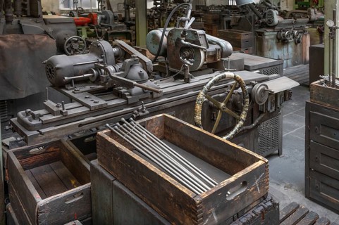 Workbench in the production hall of engine valves, formerly Dietz & Pfriem valve factory, today
