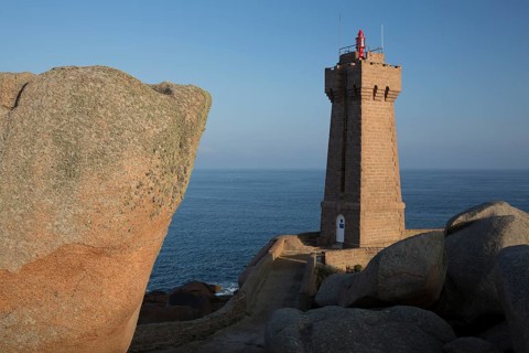 Lighthouse Mean Ruz at Ploumanac'h, Côtes d'Armor in the first morning light