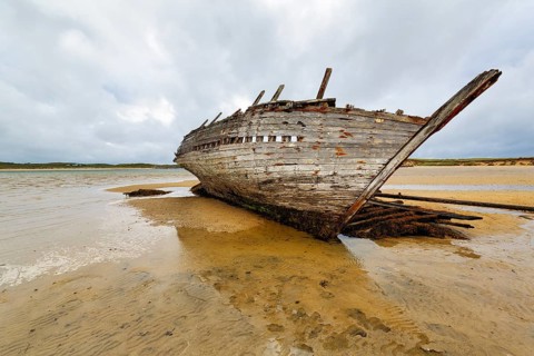 Wooden shipwreck Eddie's Boat on sandy beach, low tide, sandbank, Bunbeg, Magheraclogher beach,