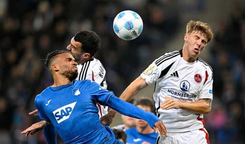 Penalty area scene, goal area scene, header duel, duel action Kevin Akpoguma TSG 1899 Hoffenheim