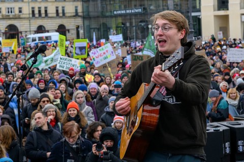 Marlo Grosshardt plays at the Fridays for Future climate strike at the Brandenburg Tor in Berlin.