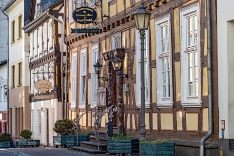 Hotel Nassau Oranien, historic half-timbered house, baroque, façade, portal with carvings by Johann