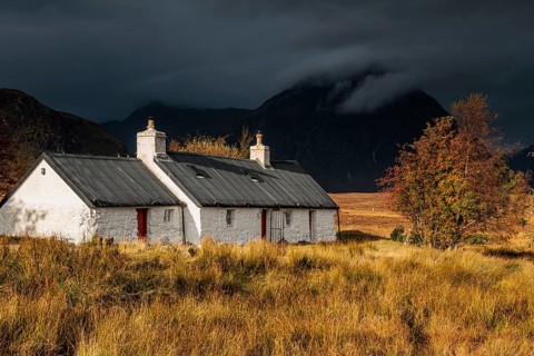 Cottage in front of mountains, cloudy mood, autumn, Blackrock Cottage, Glencoe, Scottish Highlands,