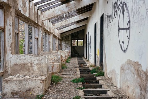 Abandoned hotel, Lago Yehuin, Río Grande, Tierra del Fuego Province, Argentina, South America