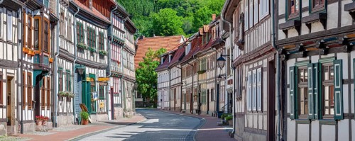 Street with half-timbered houses and cobblestones winds through the old town, Stolberg im Harz,