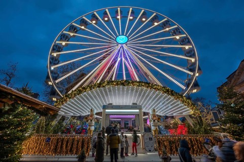 Ferris wheel at the winter village, Christmas market at dusk, Jakobsplatz, Nuremberg, Middle